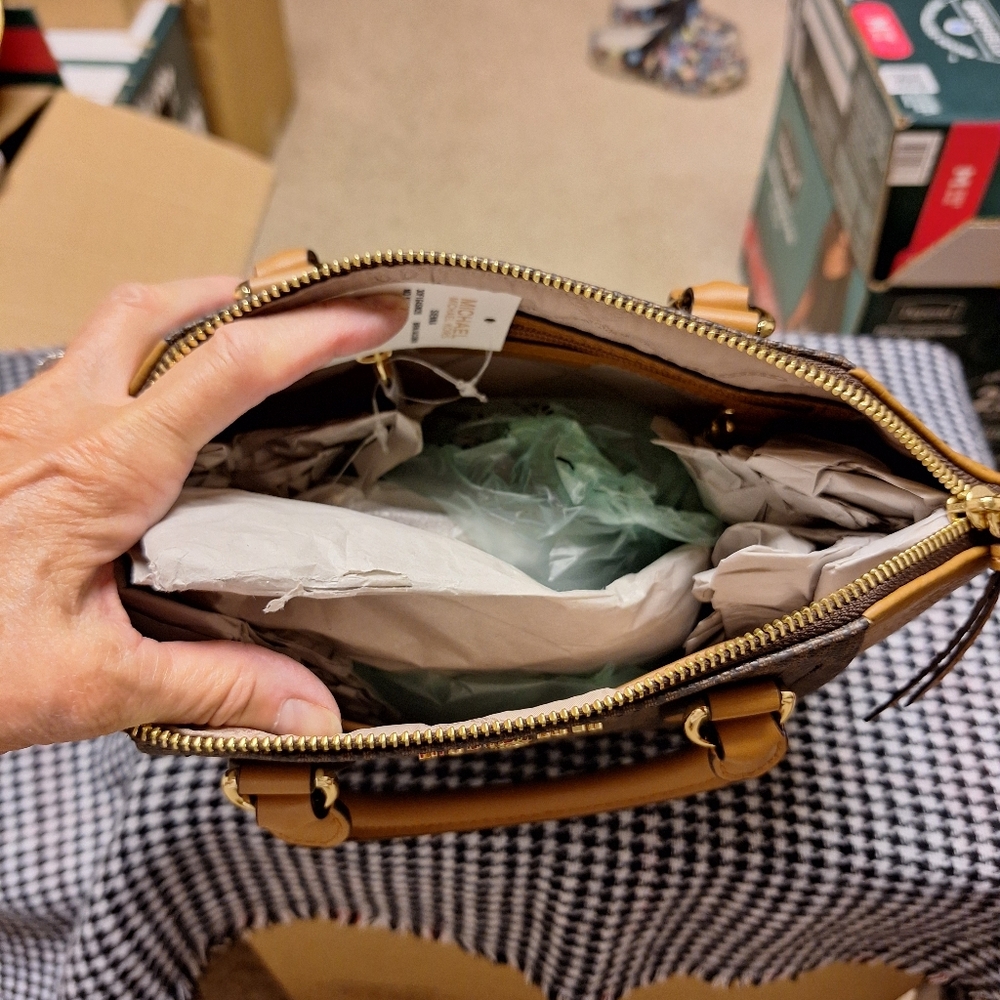 NWT Michael Kors Sienna Brown/Acorn Medium Messenger - Picture 5 of 6